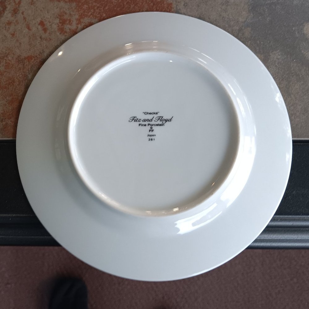 "Checks" design on this Fritz and Floyd plate. 1990s - Picture 4 of 5